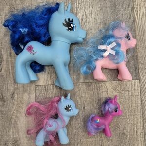 Lot of 4 UNICORN Figures